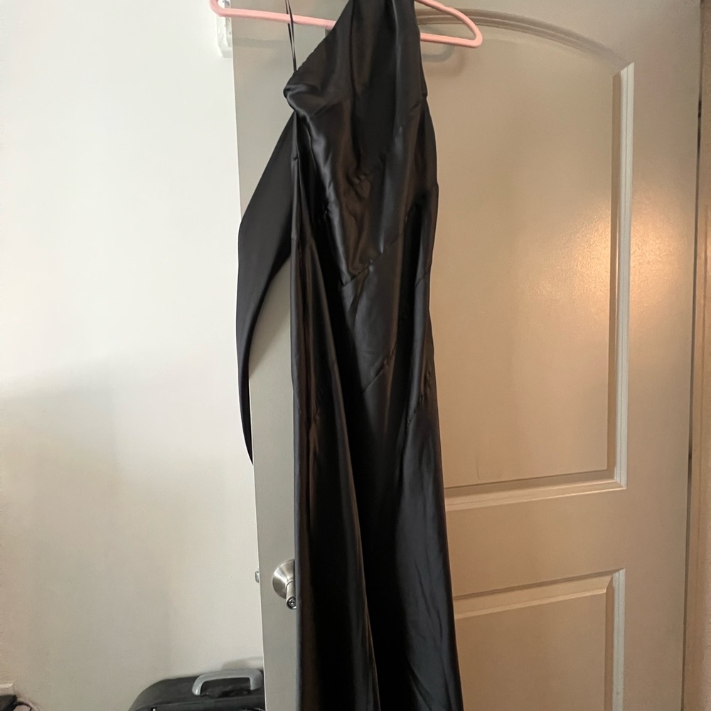 Elegant Black One-Shoulder Dress